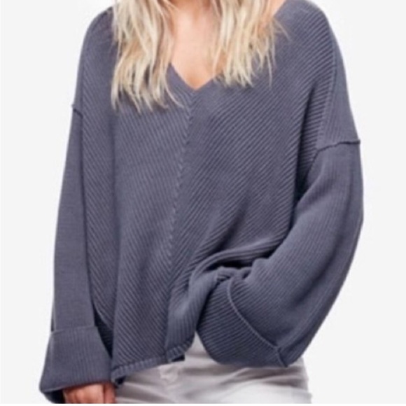 Free People Sweaters - Free people charcoal gray thick knit sweater. Size medium! Great condition